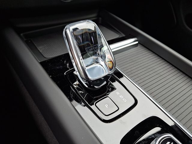 2026 Volvo XC60 Plug-In Hybrid T8 Polestar Engineered