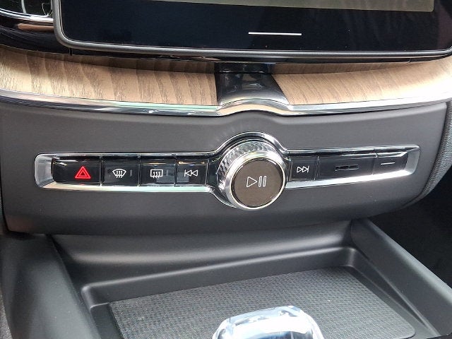 2027 Volvo XC60 Plug-In Hybrid T8 Ultra