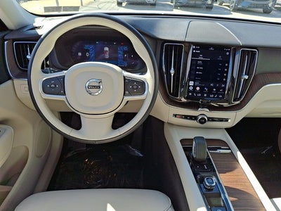 2022 Volvo XC60 B5 Momentum