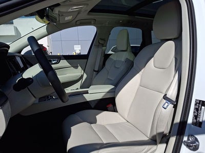 2022 Volvo XC60 B5 Momentum