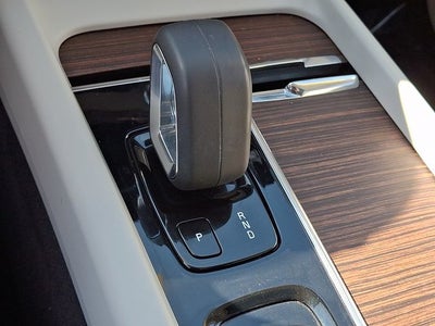 2022 Volvo XC60 B5 Momentum