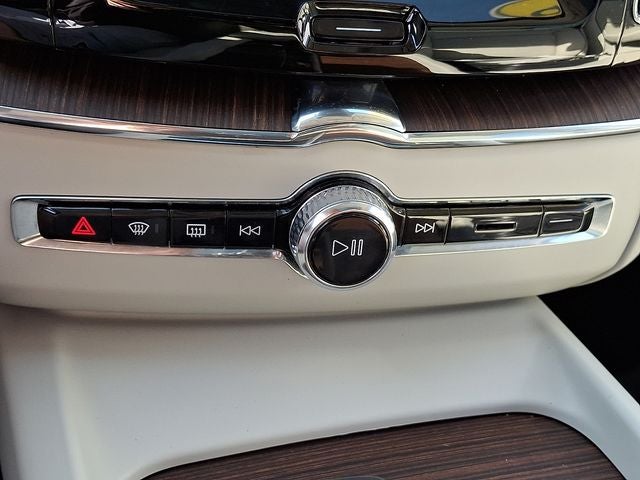 2022 Volvo XC60 B5 Momentum