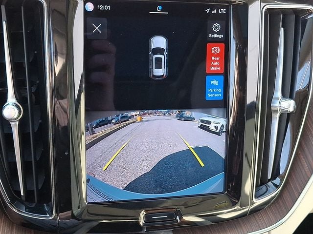 2022 Volvo XC60 B5 Momentum