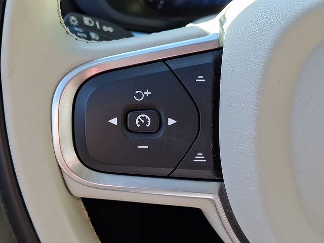 2022 Volvo XC60 B5 Momentum