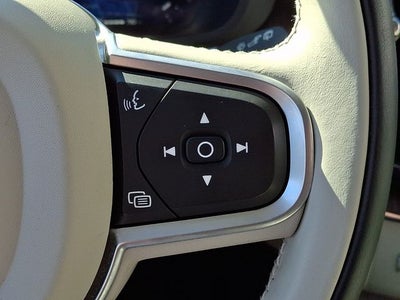 2022 Volvo XC60 B5 Momentum