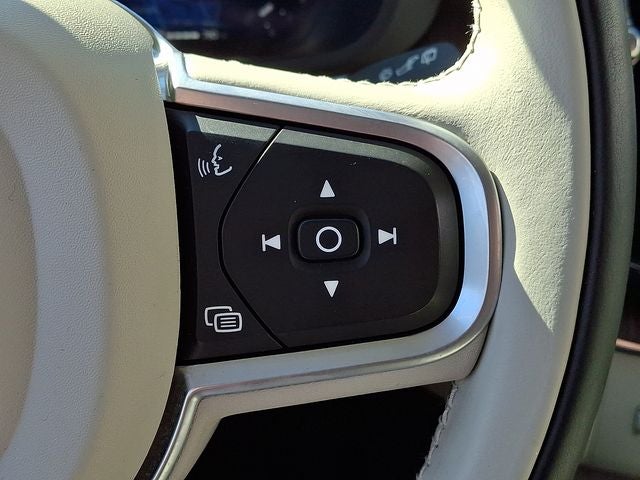 2022 Volvo XC60 B5 Momentum