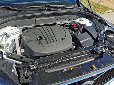 2022 Volvo XC60 B5 Momentum