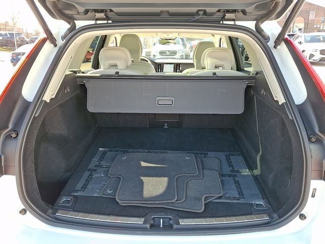 2022 Volvo XC60 B5 Momentum