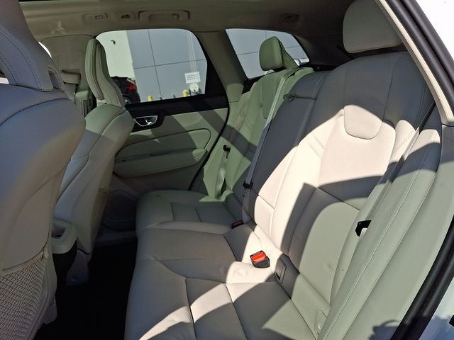 2022 Volvo XC60 B5 Momentum