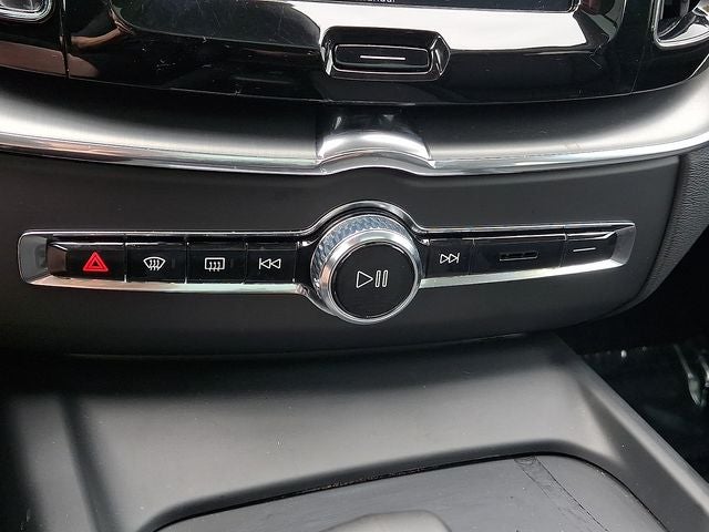 2024 Volvo XC60 B5 Core