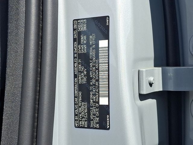 2024 Volvo XC60 B5 Plus Dark Theme