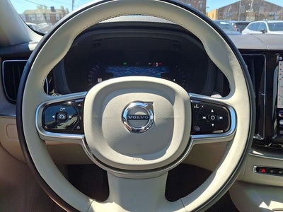 2023 Volvo XC60 B5 Plus Bright Theme