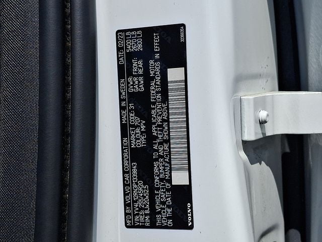2023 Volvo XC60 B5 Plus Bright Theme