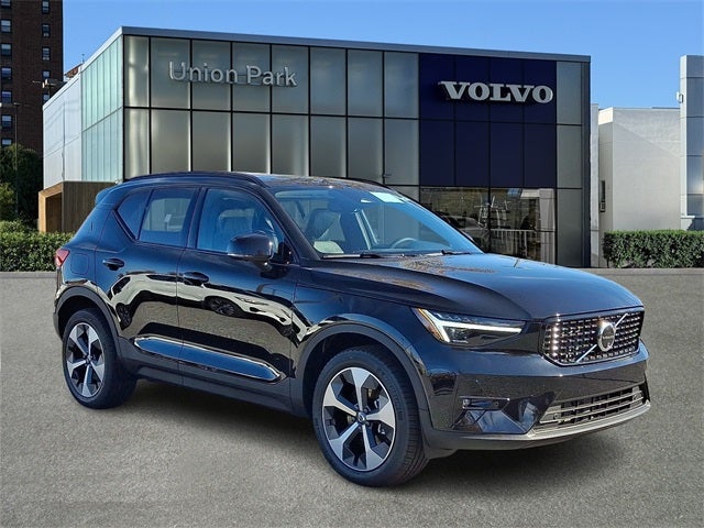 2026 Volvo XC40 B5 Plus