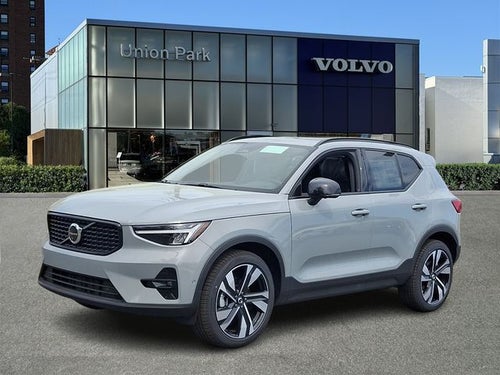 2026 Volvo XC40 B5 Plus