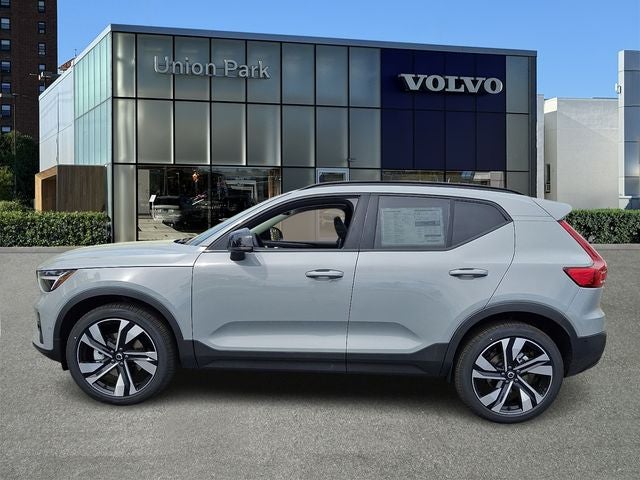 2026 Volvo XC40 B5 Plus