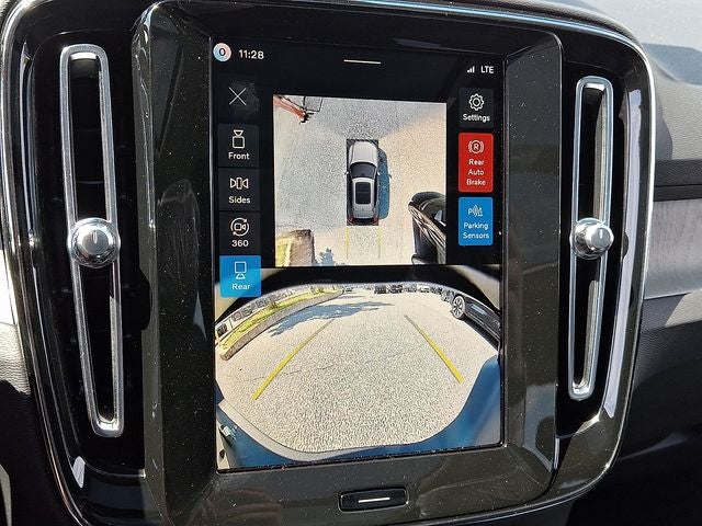 2026 Volvo XC40 B5 Plus