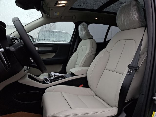 2026 Volvo XC40 B5 Plus