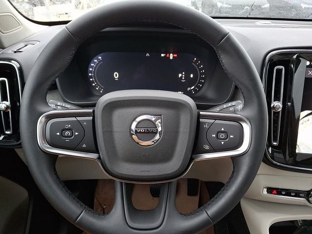 2026 Volvo XC40 B5 Plus