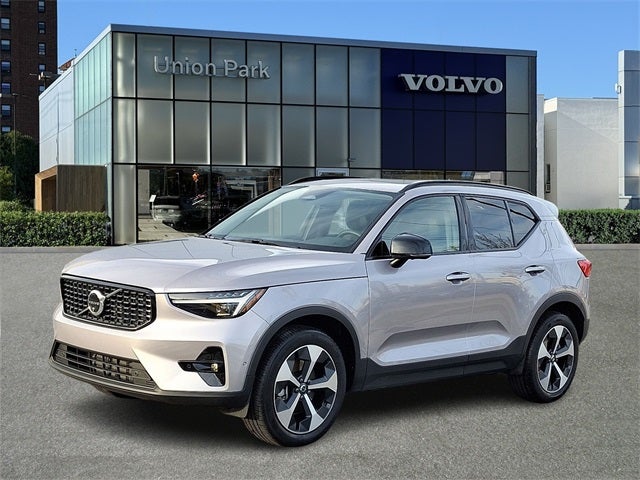 2026 Volvo XC40 B5 Plus
