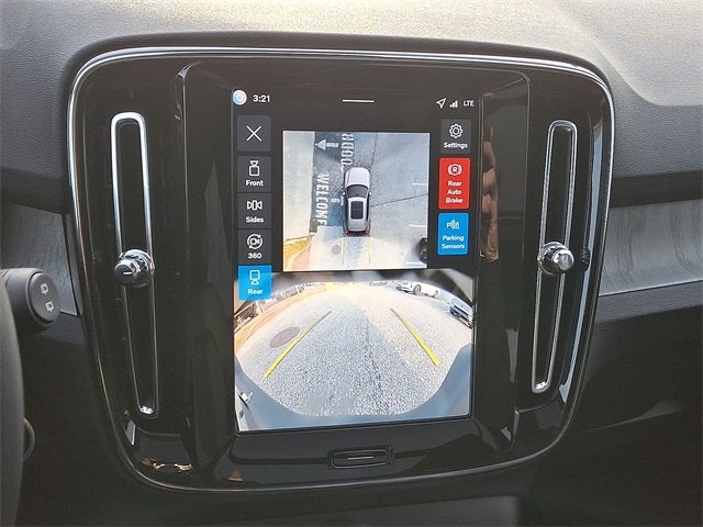 2026 Volvo XC40 B5 Plus