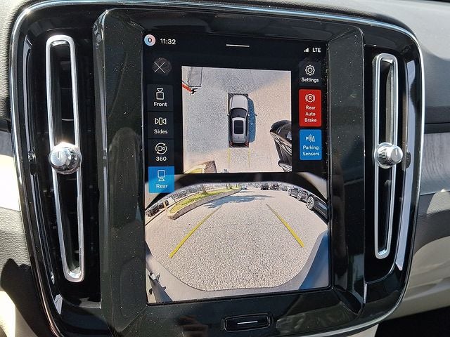 2026 Volvo XC40 B5 Plus