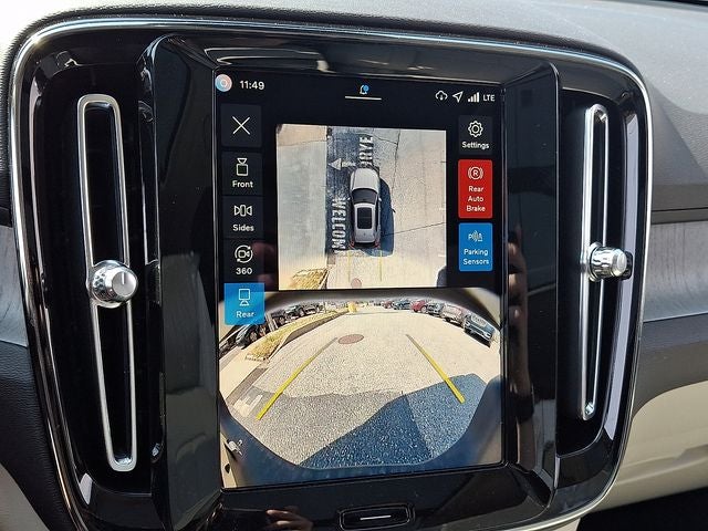 2026 Volvo XC40 B5 Plus