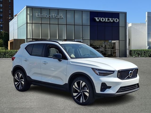 2026 Volvo XC40 B5 Plus