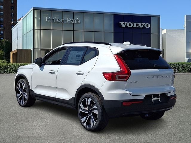 2026 Volvo XC40 B5 Plus