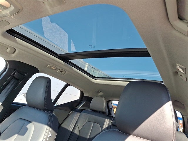 2026 Volvo XC40 B5 Plus