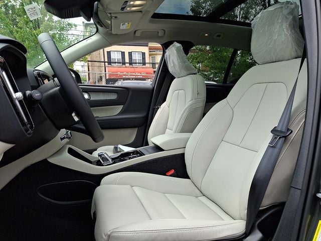 2026 Volvo XC40 B5 Plus