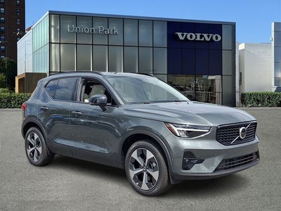 2026 Volvo XC40 B5 Plus