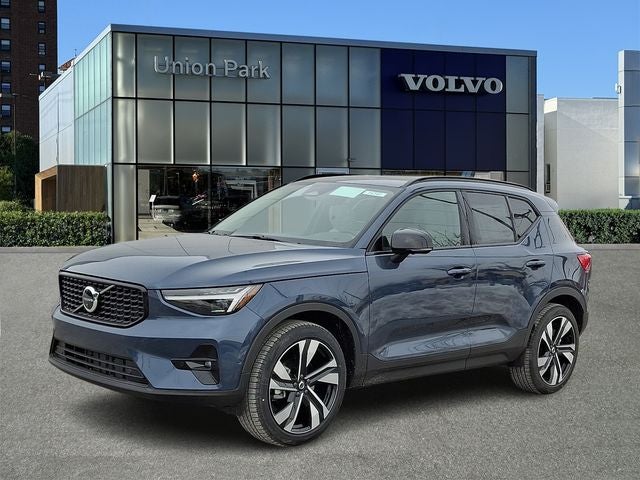 2026 Volvo XC40 B5 Plus