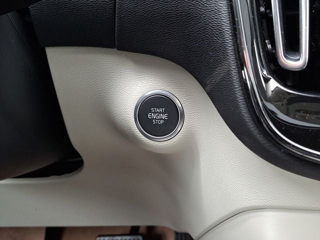 2026 Volvo XC40 B5 Plus