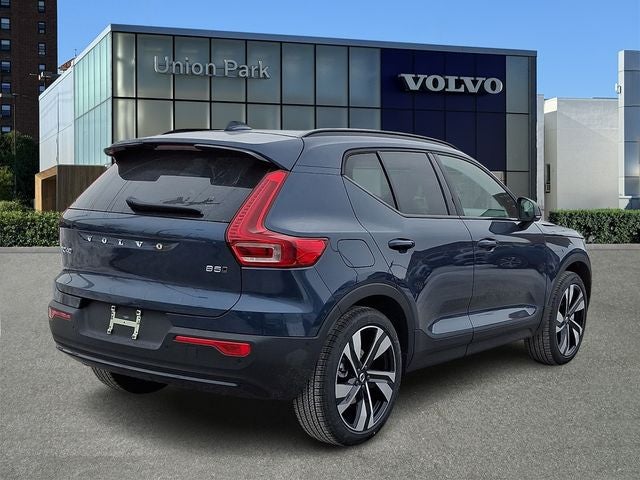 2026 Volvo XC40 B5 Plus