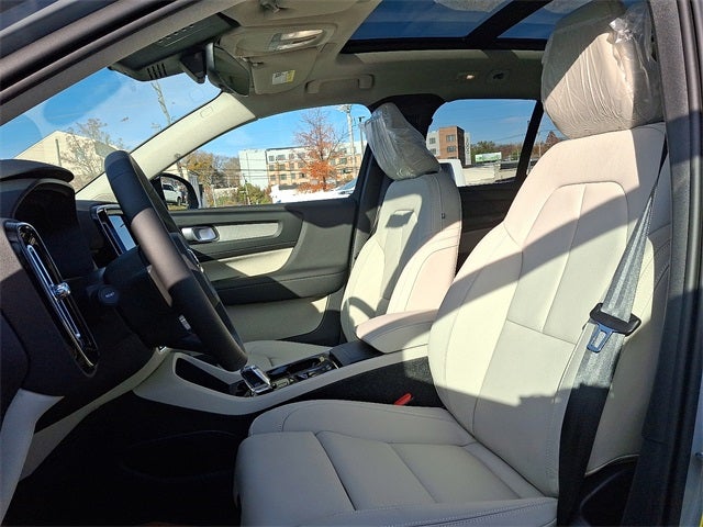 2026 Volvo XC40 B5 Plus