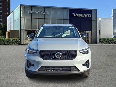 2026 Volvo XC40 B5 Plus