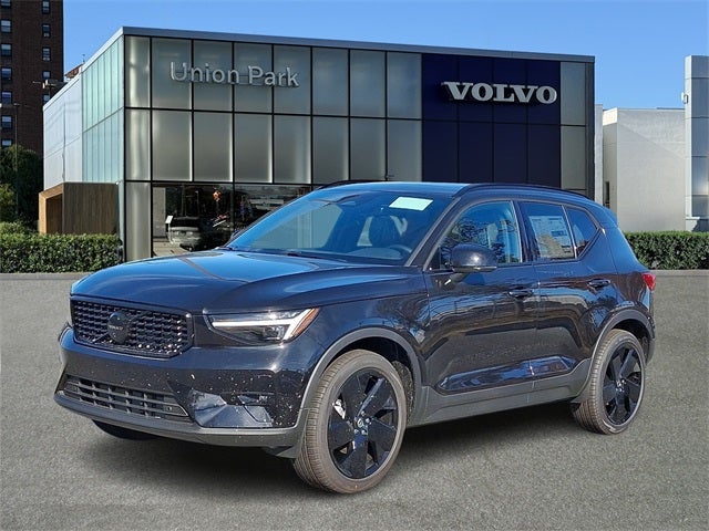 2026 Volvo XC40 B5 Ultra Black Edition
