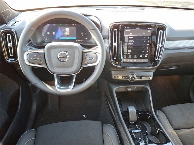 2026 Volvo XC40 B5 Ultra Black Edition