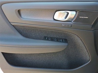 2026 Volvo XC40 B5 Ultra Black Edition