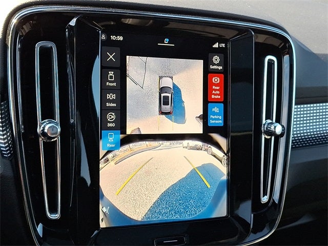 2026 Volvo XC40 B5 Ultra Black Edition