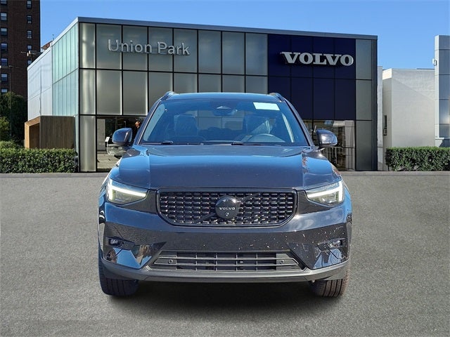 2026 Volvo XC40 B5 Ultra Black Edition