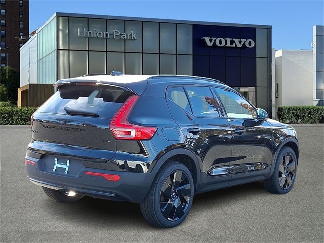 2026 Volvo XC40 B5 Ultra Black Edition