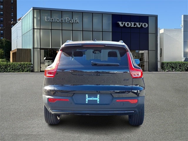 2026 Volvo XC40 B5 Ultra Black Edition