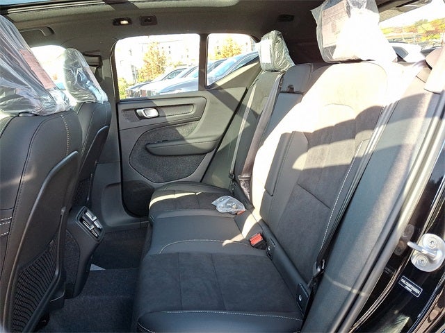 2026 Volvo XC40 B5 Ultra Black Edition