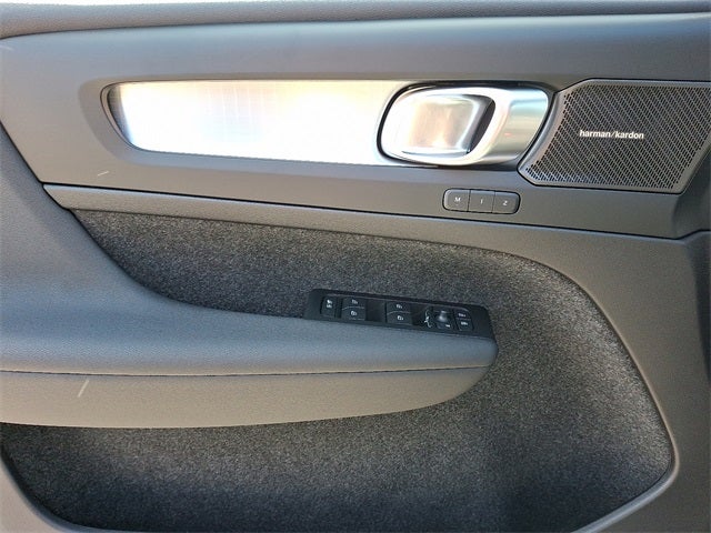 2026 Volvo XC40 B5 Ultra Black Edition