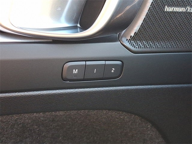 2026 Volvo XC40 B5 Ultra Black Edition