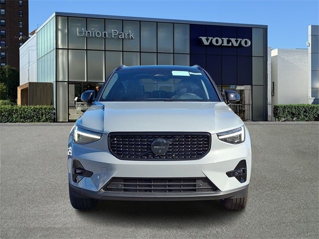 2026 Volvo XC40 B5 Ultra Black Edition