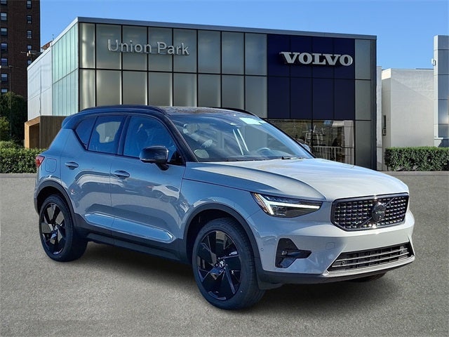 2026 Volvo XC40 B5 Ultra Black Edition