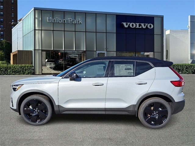 2026 Volvo XC40 B5 Ultra Black Edition
